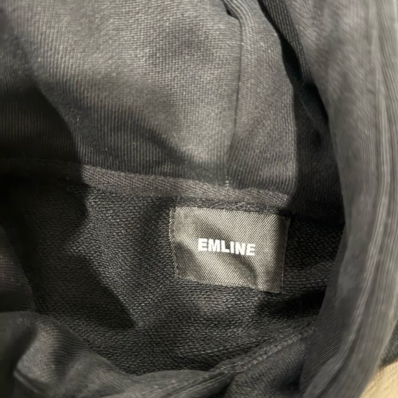 EMLINE trendy hoodie with black embroidered logo - Picture 4 of 6